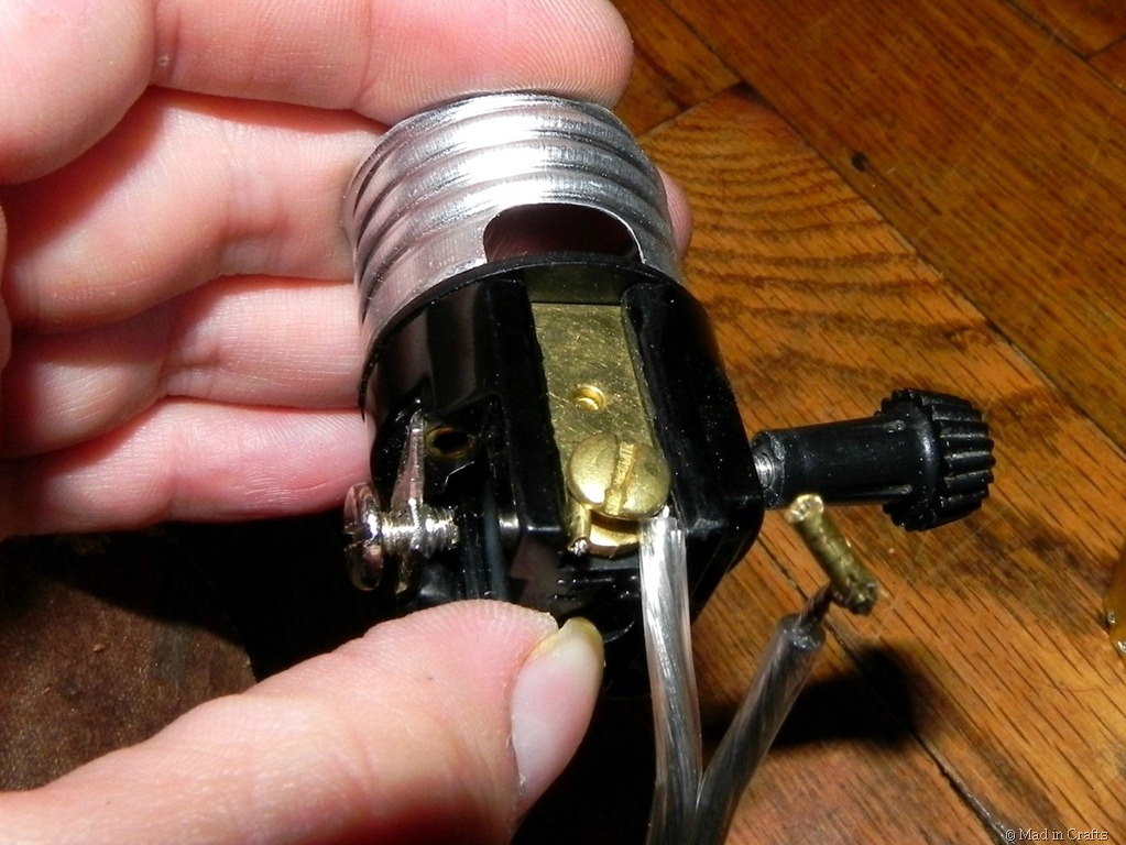 [rewire-the-lamp-socket14.jpg]