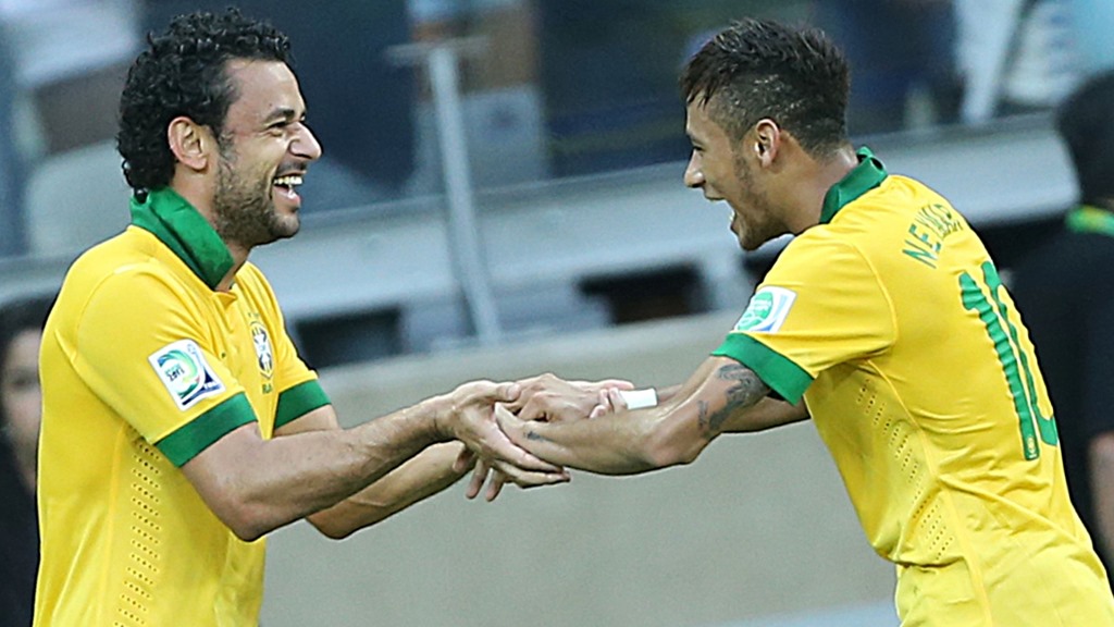 [26jun2013---fred-e-comemora-com-neymar-apos-abrir-o-placar-para-o-brasil-contra-o-uruguai-a-assistencia-foi-do-camisa-10-1372276370938_1920x1080%255B3%255D.jpg]