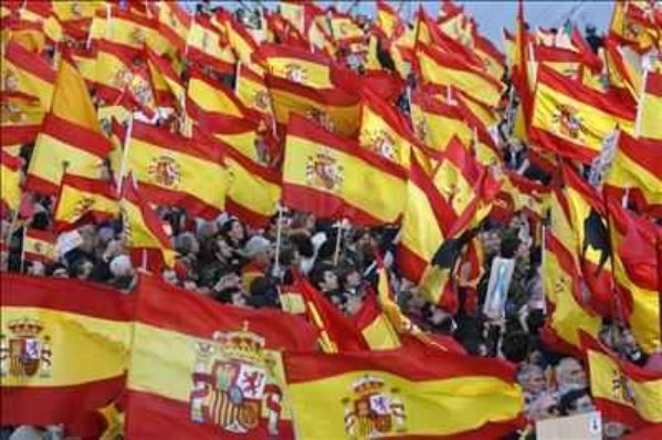 [numerosas-banderas-de-espana-durante-la-manifestacion-convocada-por-el-pp-bajo-el-lema-espana-por-la-libertad-no-mas-cesion%2524599x0%255B3%255D.jpg]