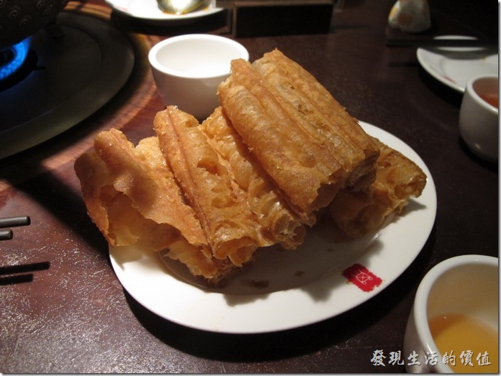 台北-鼎王長安東店，老油條，NT$60。油條建議下水小煮一下就好，要吃它的外軟內脆的感覺。