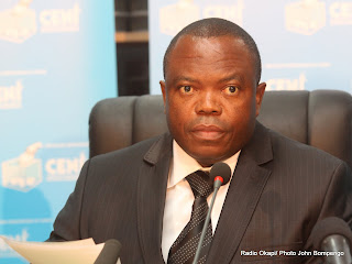 Pasteur Ngoy Mulunda, président de la Ceni, lors de la publication des listes provisoires des candidatures à l’élection présidentielle 2011 le 15/09/2011 à Kinshasa. Radio Okapi/ Ph. John Bompengo