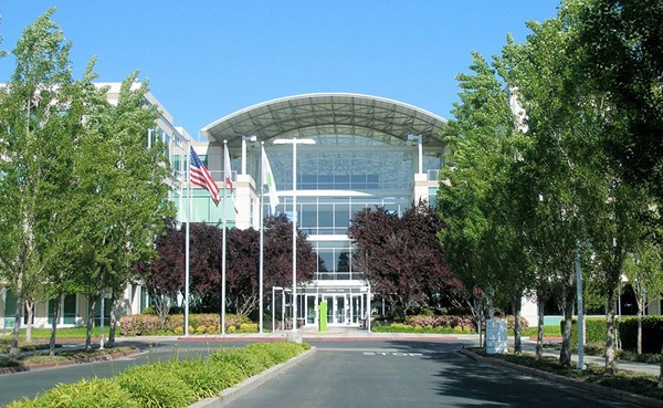 蘋果準備將這次發表會的舉辦場地，從合作多年的舊金山的芳草地（Yerba Buena）藝術中心換成位於加州丘珀蒂諾（Cupertino）的蘋果總部