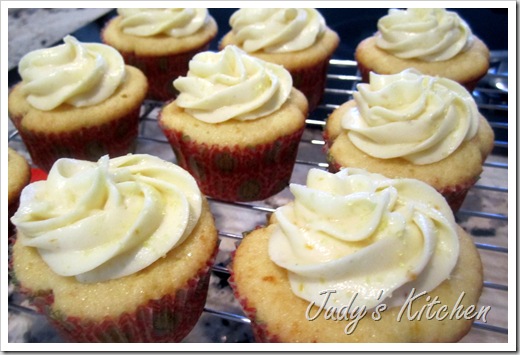 orange cupcakes with or cr ch frosting (4)