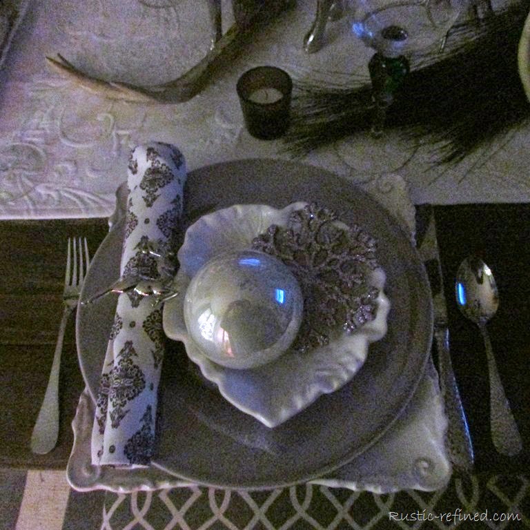 [christmas-holiday-silvers-purple-tablescape%255B3%255D.jpg]