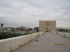 Древний мост к Мечеть-собору (Мескита) (Mezquita). Кордоба