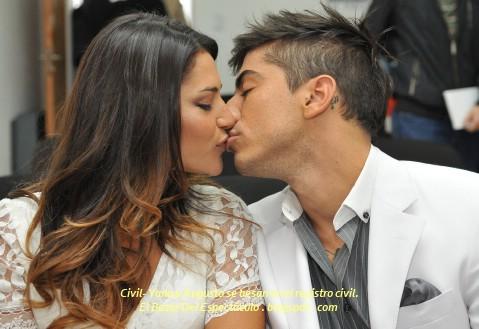 Civil- Yana y Augusto se besan en el registro civil..JPG