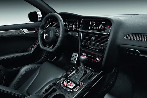 2013-Audi-RS4-Avant-14.jpg