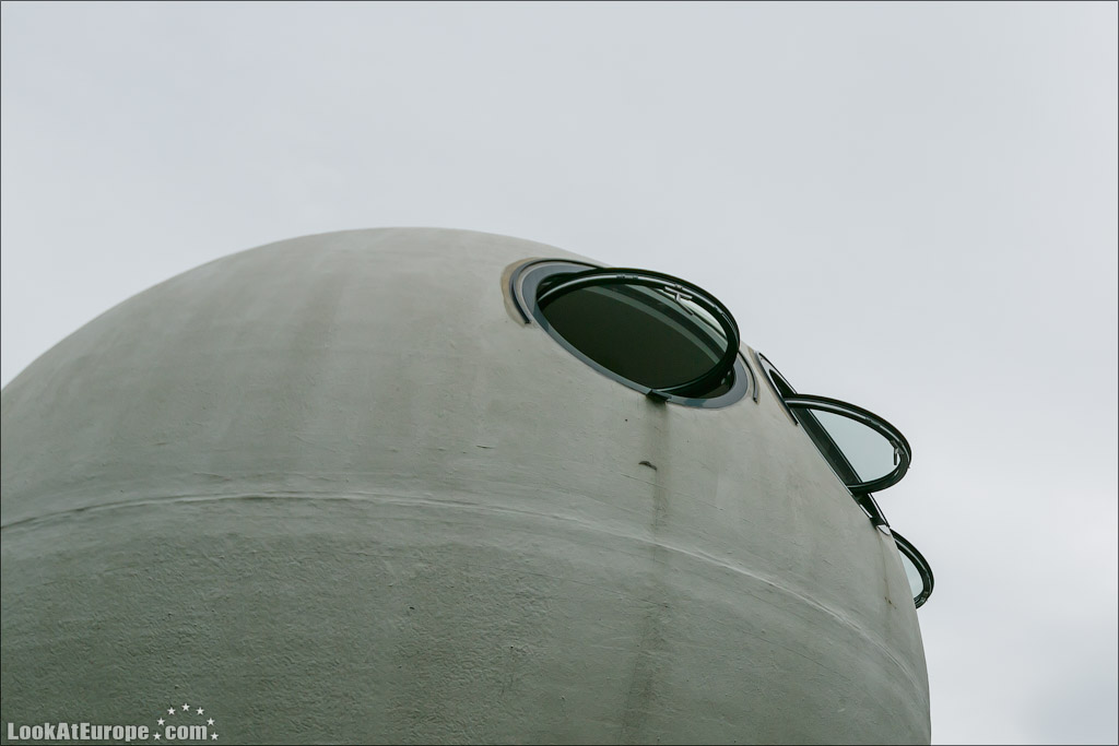 LookAtEurope.com - Фотогалоп по Европе. Чехия, Германия, Голландия.  Дома шары в голландском городе Хертогенбош | Holland, Bolwoningen Houses of Hertogenbosch