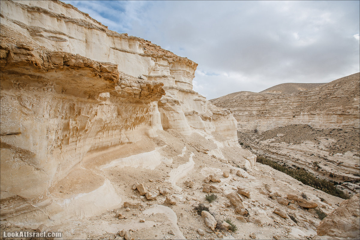 Ручей Акев и источник Эйн Акев в пустыне Негев. LookAtIsrael.com - Фото путешествия по Израилю