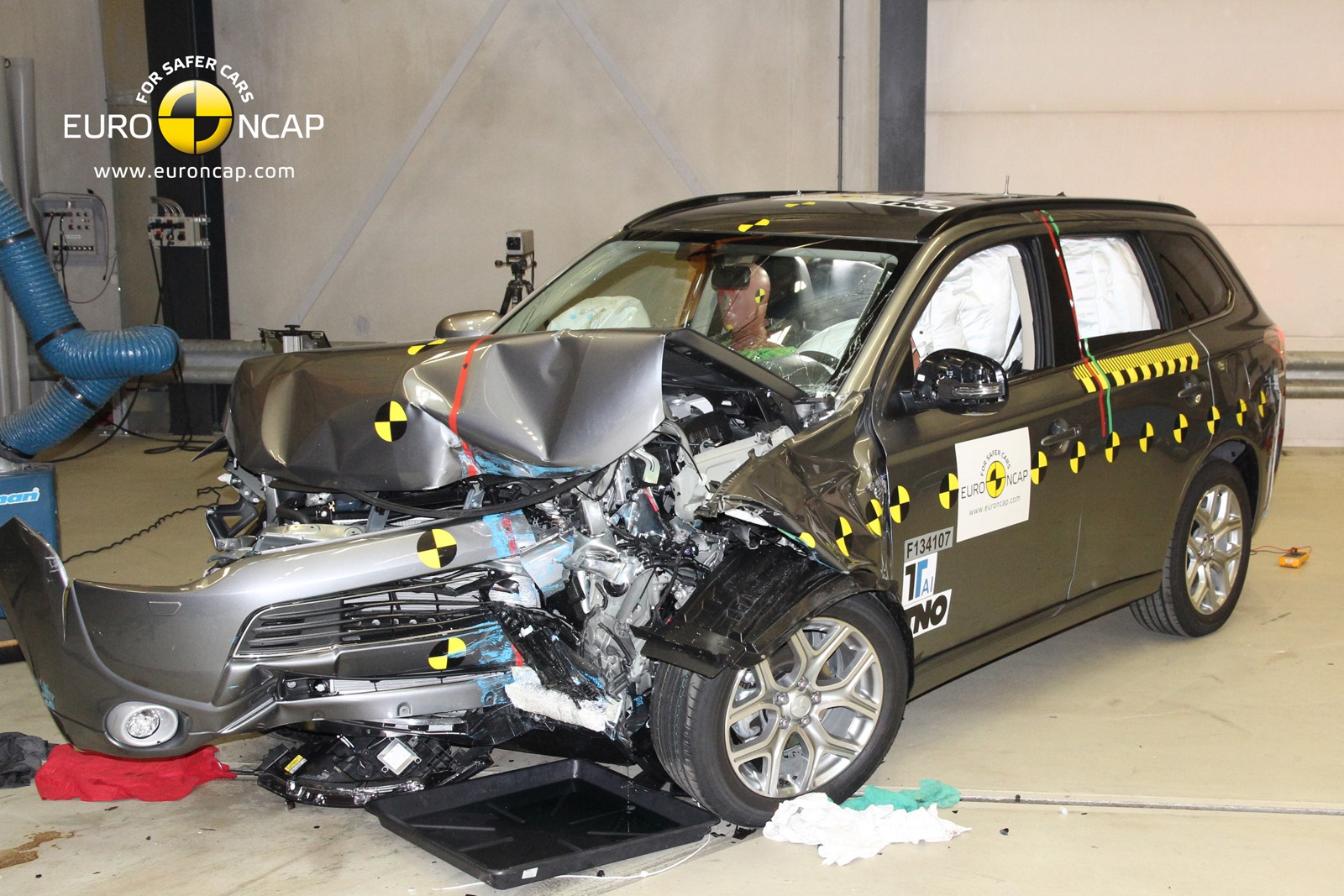 [Mitsubishi-Outlander-PHEV-EuroNCAP-3%255B3%255D.jpg]
