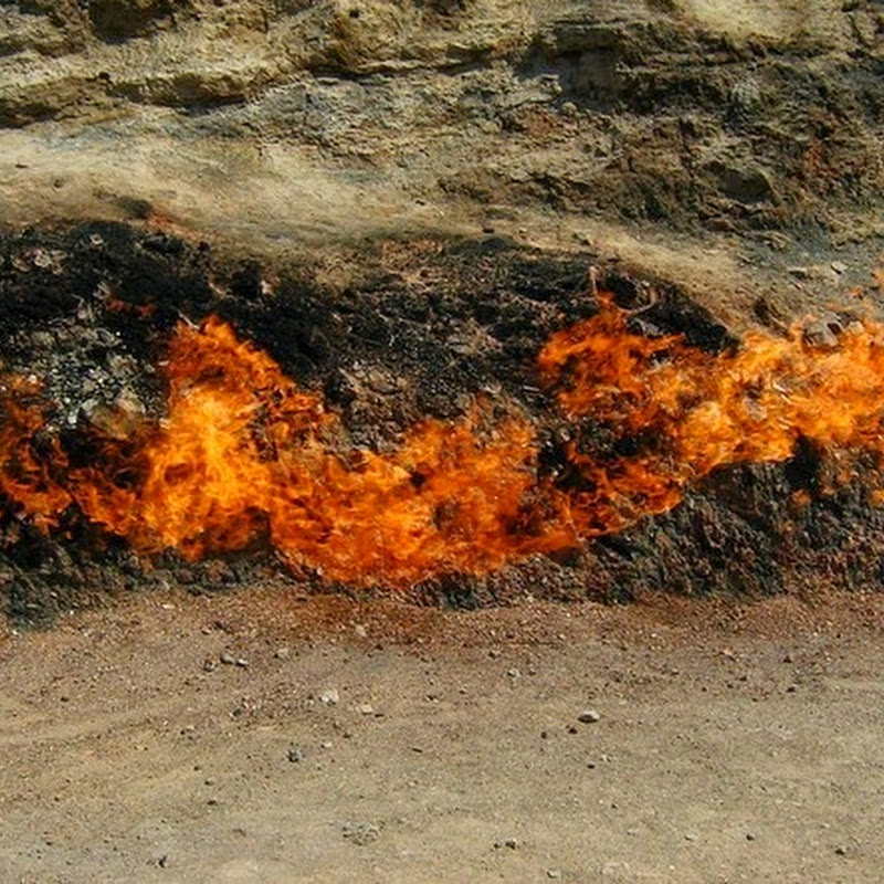 Azerbaijan: Tanah Api.