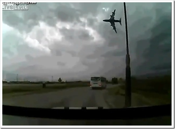 動画 アフガニスタンで航空機が墜落 まるで失速した紙飛行機のようで恐ろしい 福岡ch