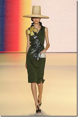 CAROLINA-HERRERA-SPRING-2011-RTW-PODIUM-022_runway