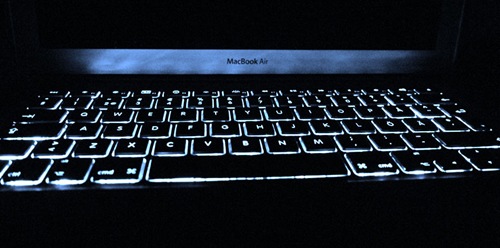 消息人士指出，新版的 MacBook Air 將會提供背光鍵盤