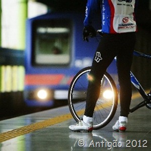 ciclista pega metro