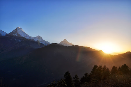 Trekking in Nepal: Rasarit de soare in Himalaya