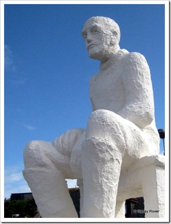 Sculpture of a fisherman looking out over Findochty harbour and the sea for returning boats.