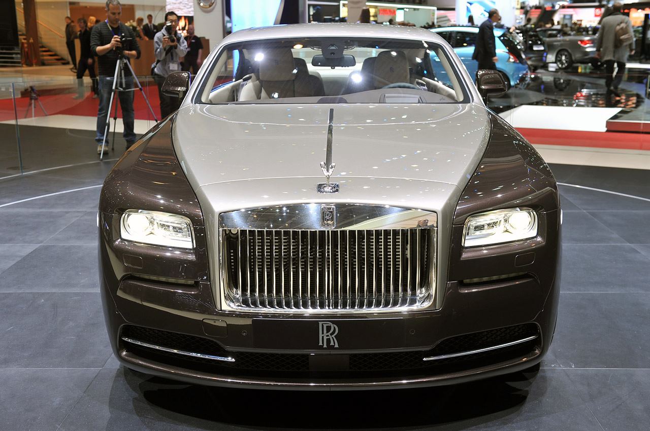 2014_Rolls-Royce_Wraith_6.jpg