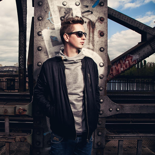 Hd-183835-ascw183835