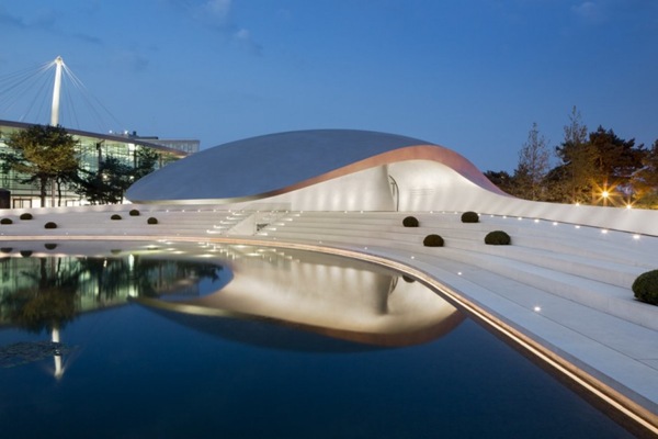 porsche-pavilion-by-henn-architects porsche-pavilion-by-henn-architects