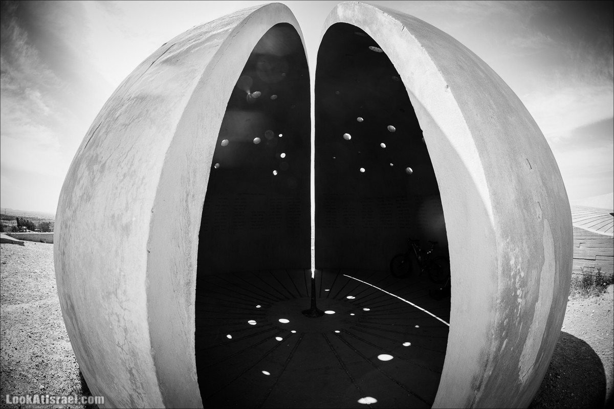 Мемориал бригаде Негев | Monument to the Negev Brigade | אנדרטת חטיבת הנגב | LookAtIsrael.com - Фото путешествия по Израилю