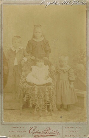 Cabinet Card Kids faded Flea Market 1902(2)