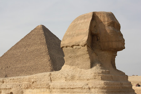 Piramide egiptene si Sfinxul