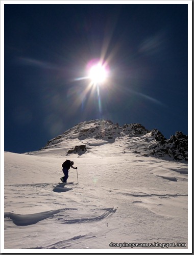 Arista NO y Descenso Cara Oeste con esquís (Pico de Arriel 2822m, Arremoulit, Pirineos) (Omar) 0772