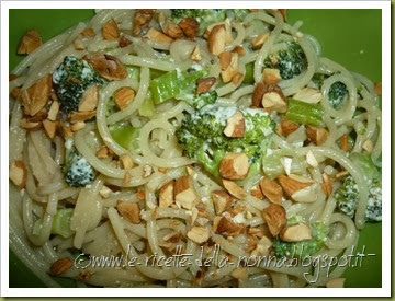 Spaghetti con broccoli, panna e mandorle salate (13)