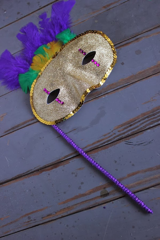 DIY Mardi Gras Mask #diy #mardigras #halloween