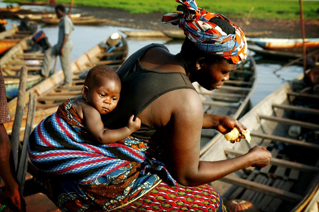 [travel-picture-Africa-Benin-mother-child-phitar%255B3%255D.jpg]