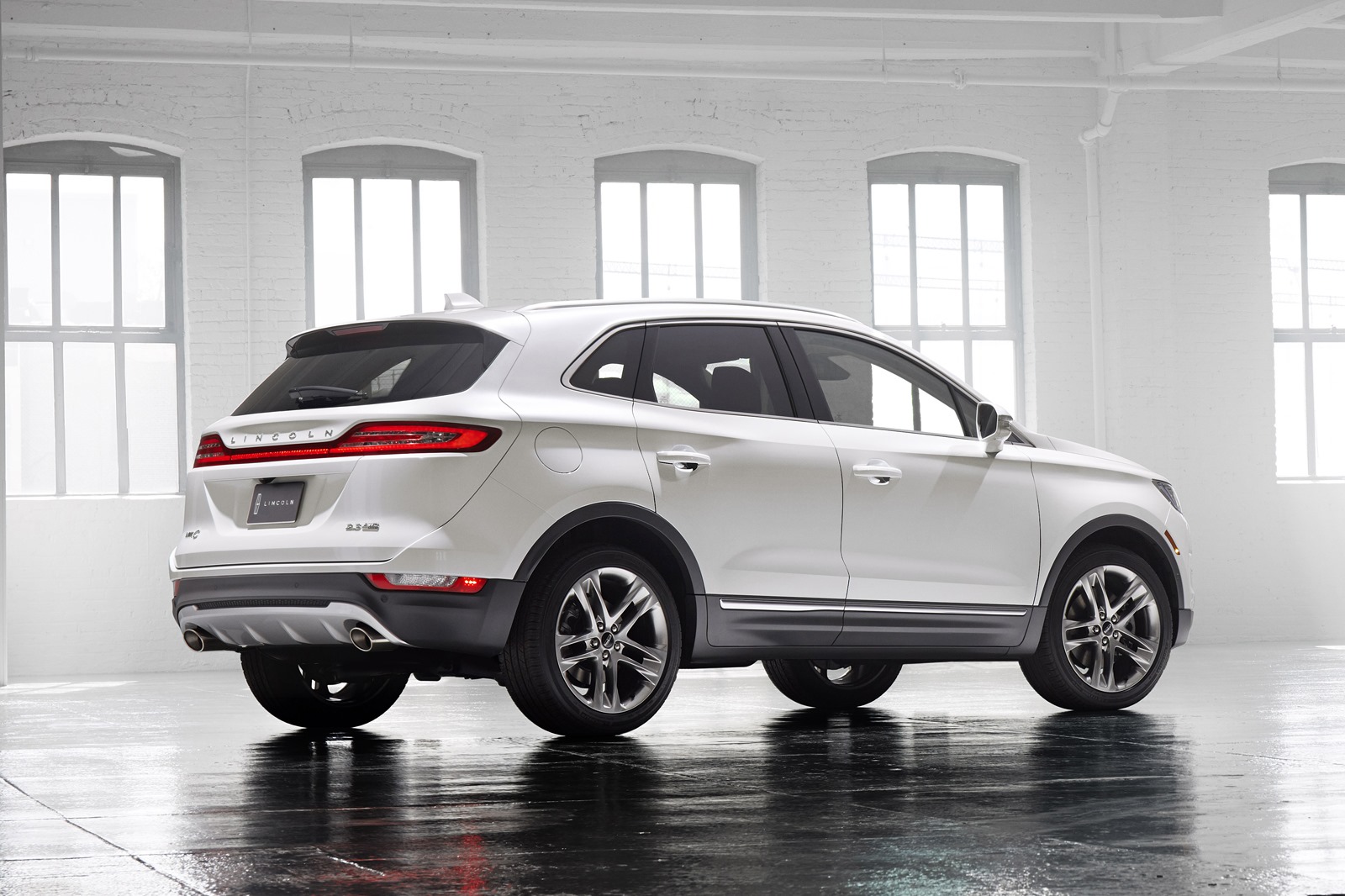 [Production-Lincoln-MKC-10%255B3%255D.jpg]