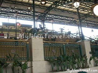 MTR Disneyland Station 21