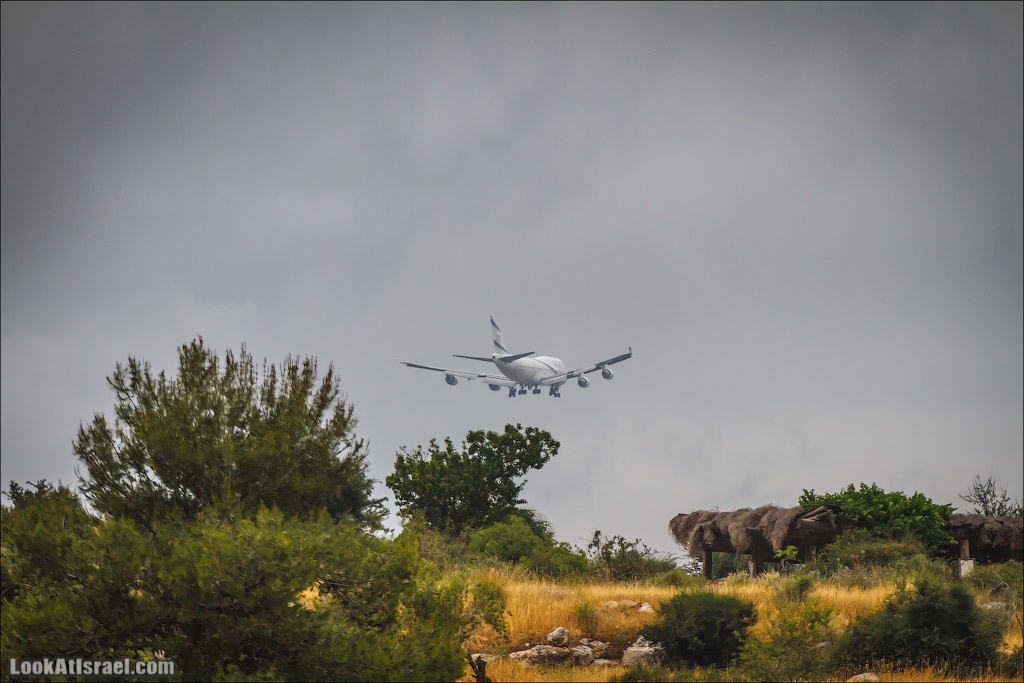 LookAtIsrael.com - Фото путешествия по Израилю | Самолет El Al Up преодолевает грозовой фронт