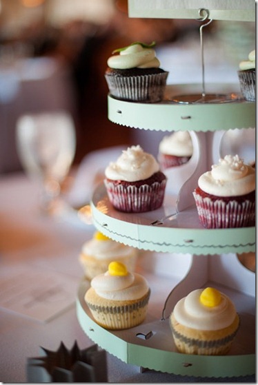 wedding_mint_yellow_decor_decoration_bride_groom_family_colors_color_colorful_style_spring_summer_day_cake_cupcakes