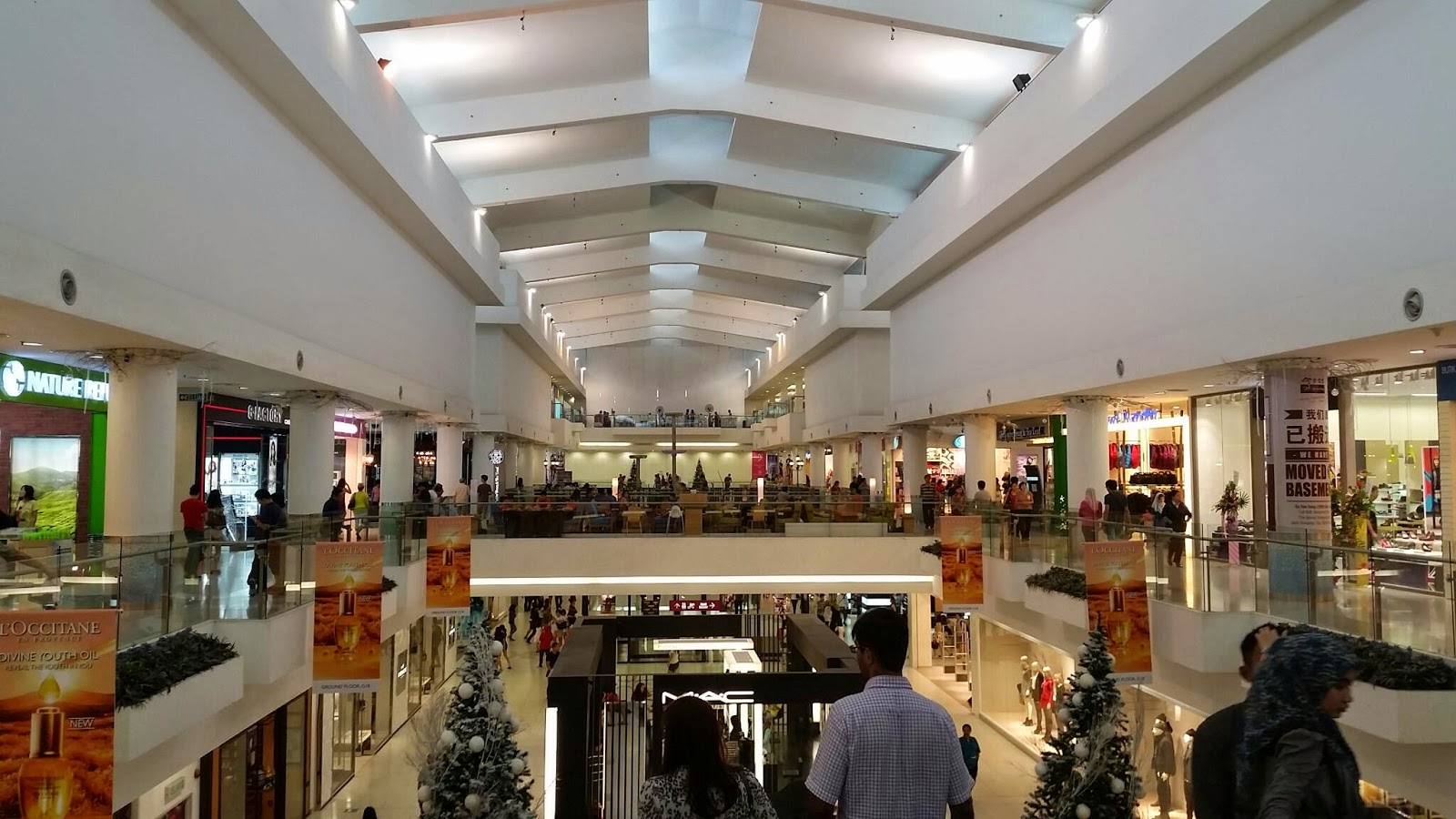 SUNDAY IS THE SPRING SHOPPING MALL AT KUCHING SARAWAK AZLAN RUMADI