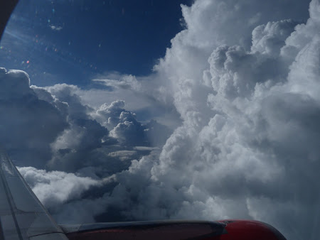 Imagini din avion: nori peste Thailanda