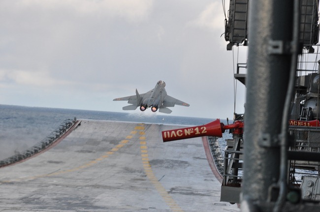 MiG-29-KUB-Indian-Navy-Fighter-Aircraft-Carrier-Kuznetzsov-Russia-02-www.aame.in