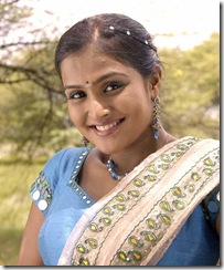 Ramya Nambeesan smiling photo
