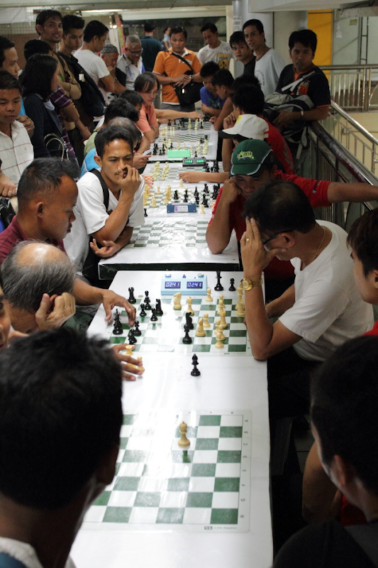 Speed Chess being played at a mall near Gualalupe MRT Station, Manila