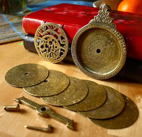 [640px-Astrolabe%252C_18th_century%252C_disassembled%255B6%255D.jpg]
