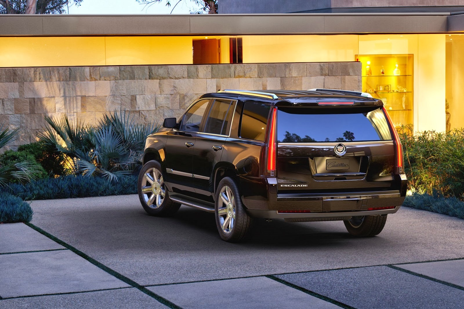 [2015-Cadillac-Escalade-5%255B2%255D.jpg]