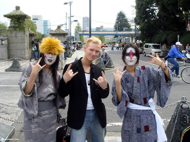 Yukata picture on Jingu bridge with Japanese cosplayers in Harajuku, Japan 