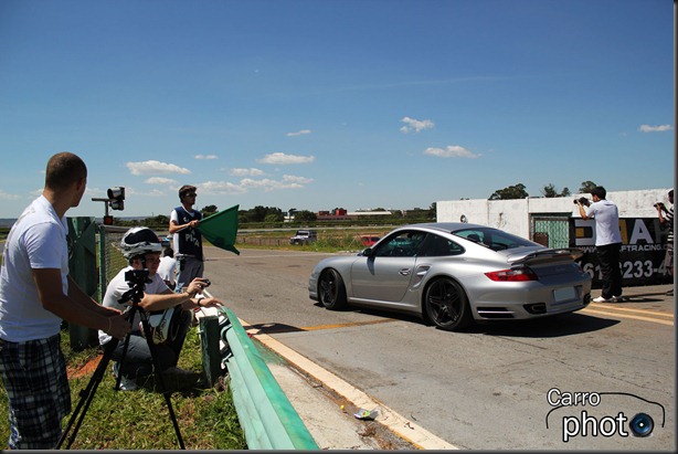Porsche entrando na pista