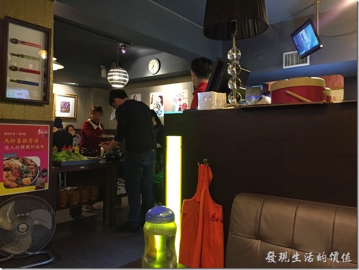 台北-紅通通韓國平價料理。紅通通的餐廳內部裝潢一隅。