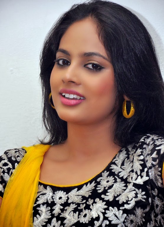 [Nanditha_cute_still%255B3%255D.jpg]