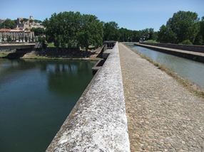 canal du Midi por encima de un río