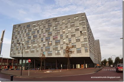 Amsterdam. Edificio The Whale (la ballena) - DSC_0191