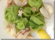 Ravioli verdi con calamaretti al sugo