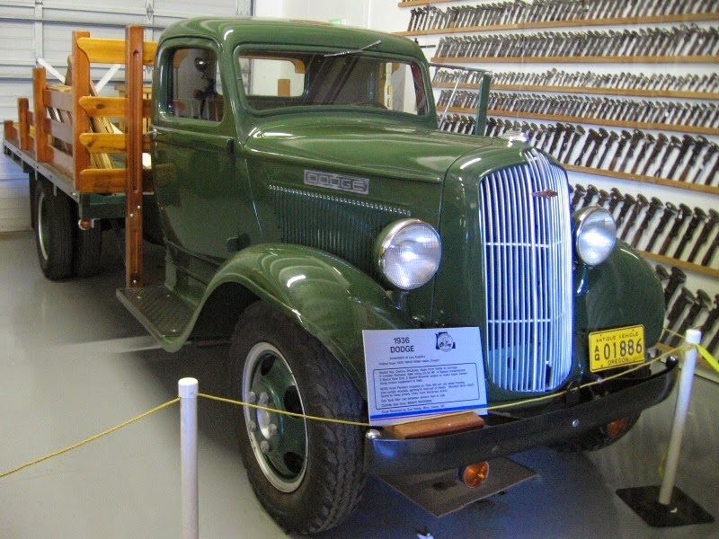 [IMG_5115-1936-Dodge-Flatbed-Truck-at%255B2%255D.jpg]